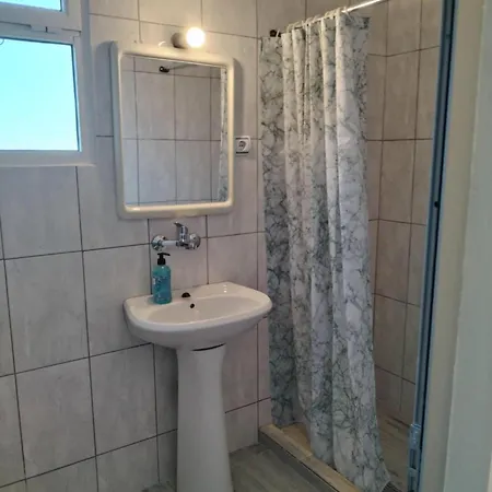 Perkli Bezhani Gasthuis *